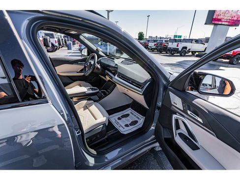 Used 2025 BMW X1 M35i w/ Premium Package image 21
