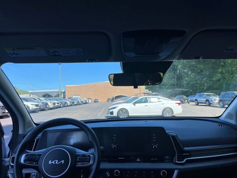 Used 2025 Kia Sportage LX image 32