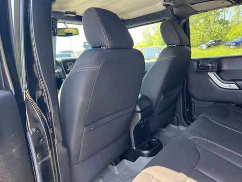 Used 2016 Jeep Wrangler Unlimited Sahara w/ Connectivity Group AWD/4WD image 24