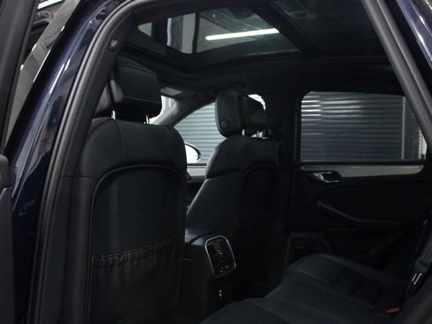 Certified 2022 Porsche Macan S AWD/4WD image 27
