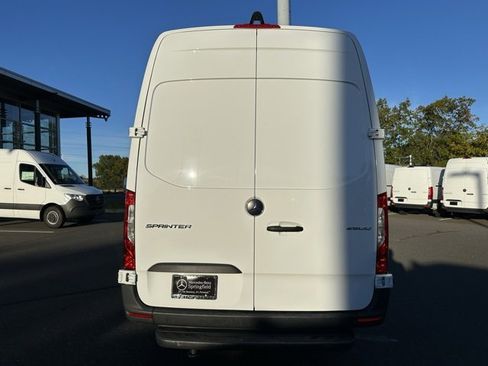 Used 2025 Mercedes-Benz Sprinter 2500 image 6