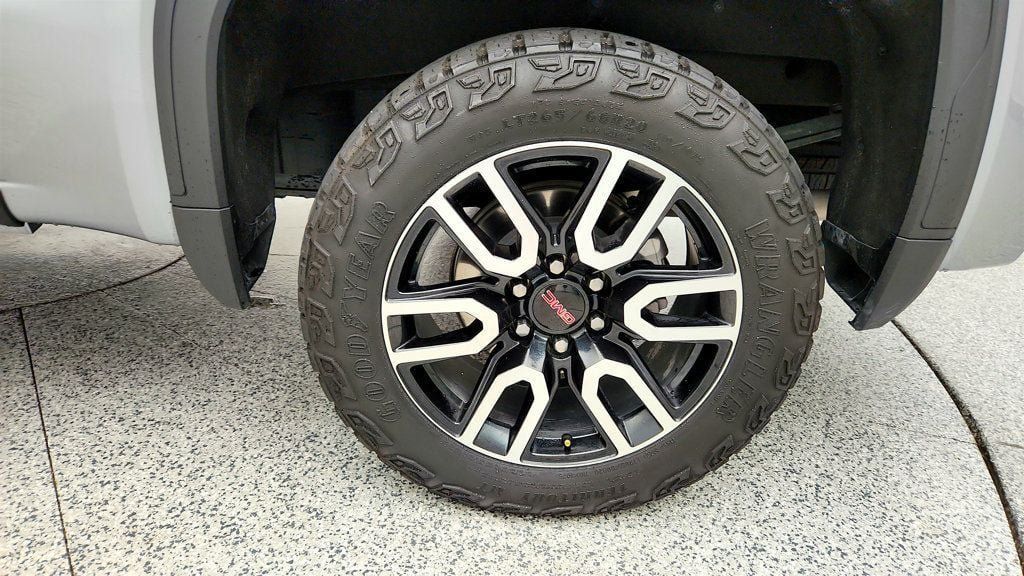 Used 2024 GMC Sierra 1500 AT4 w/ Technology Package AWD/4WD image 9