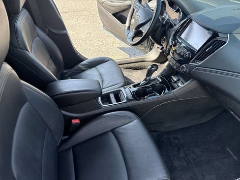 Used 2017 Chevrolet Cruze Premier FWD image 13