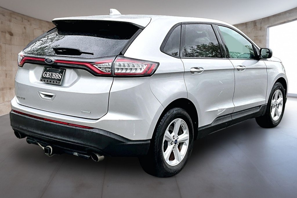 Used 2016 Ford Edge SE FWD image 2