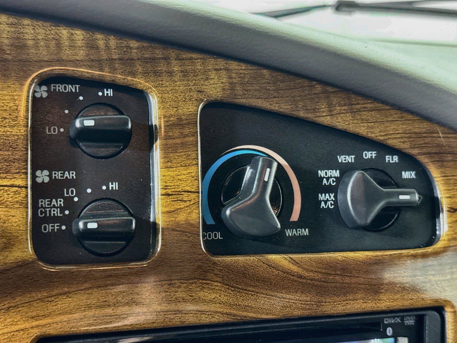Used 2001 Ford E-150 and Econoline 150 RWD image 12