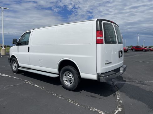 Used 2024 Chevrolet Express 2500 w/ Driver Convenience Package RWD image 3