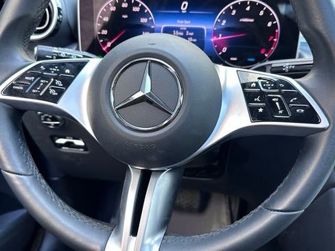 Used 2024 Mercedes-Benz GLC 300 4MATIC image 11