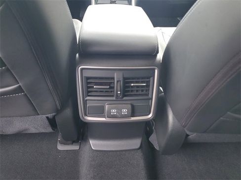 Used 2021 Subaru Forester Limited image 17