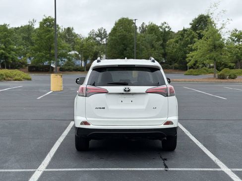 Used 2016 Toyota RAV4 LE FWD image 6