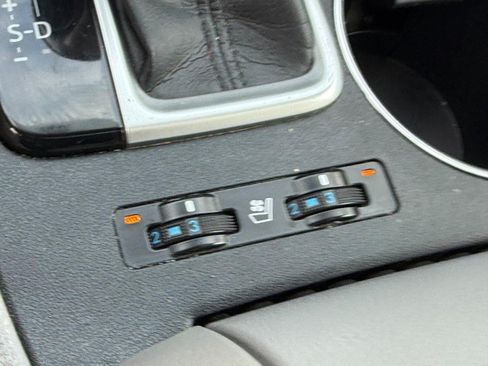 Used 2016 Toyota Highlander Limited AWD/4WD image 25