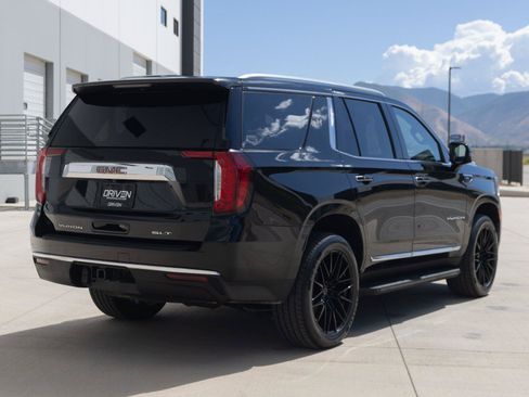 Used 2024 GMC Yukon SLT w/ SLT Luxury Package AWD/4WD image 5