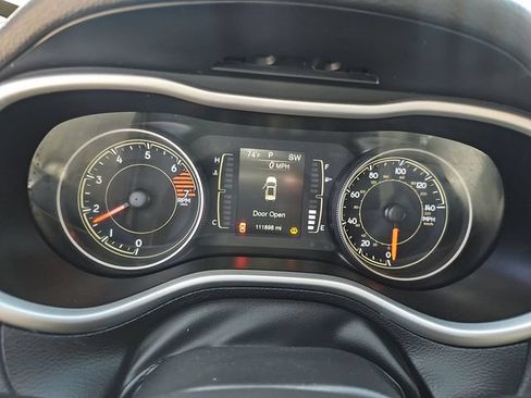 Used 2018 Jeep Cherokee Latitude Plus FWD image 7