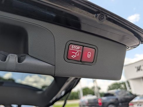 Used 2022 Mercedes-Benz GLC 300 4MATIC image 29