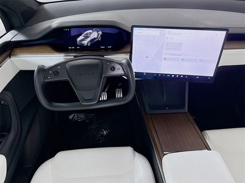 Used 2022 Tesla Model X image 3