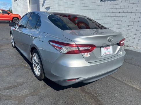 Used 2018 Toyota Camry XLE FWD image 5