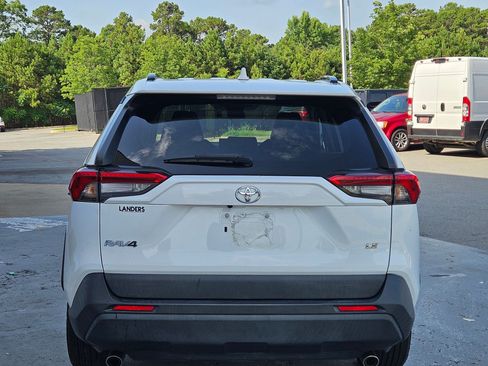 Used 2021 Toyota RAV4 LE FWD image 6