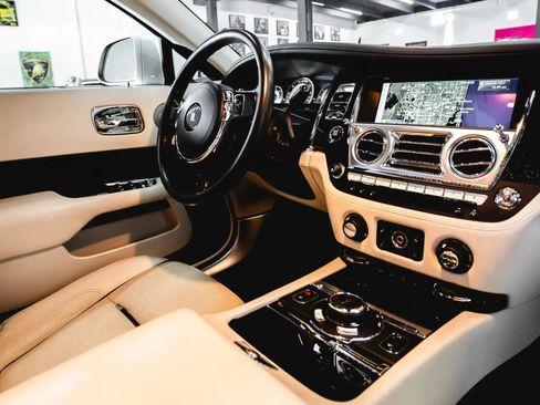 Used 2015 Rolls-Royce Wraith RWD image 38