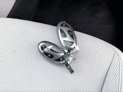 Used 2024 Hyundai Kona Limited FWD image 12