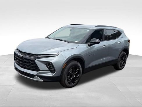 Used 2024 Chevrolet Blazer LT w/ Convenience Package FWD image 4