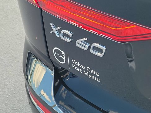 Used 2023 Volvo XC60 B5 Core w/ Climate Package FWD image 10