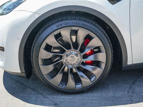 Used 2022 Tesla Model Y Performance AWD/4WD image 9