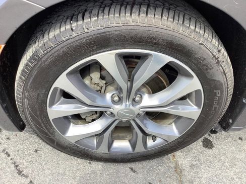 Used 2017 Chrysler Pacifica Limited FWD image 26