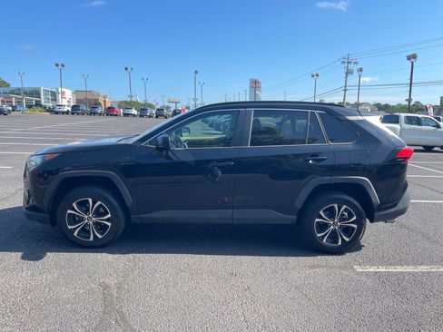 Used 2019 Toyota RAV4 LE FWD image 13