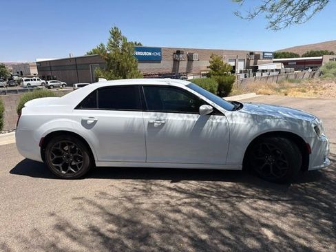 Used 2017 Chrysler 300 S w/ S Model Appearance Package RWD image 4