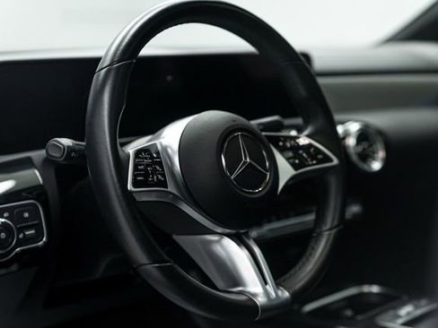 Used 2025 Mercedes-Benz CLA 250 image 11