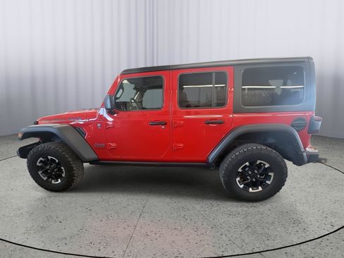 Used 2025 Jeep Wrangler Unlimited Rubicon w/ Convenience Group AWD/4WD image 2