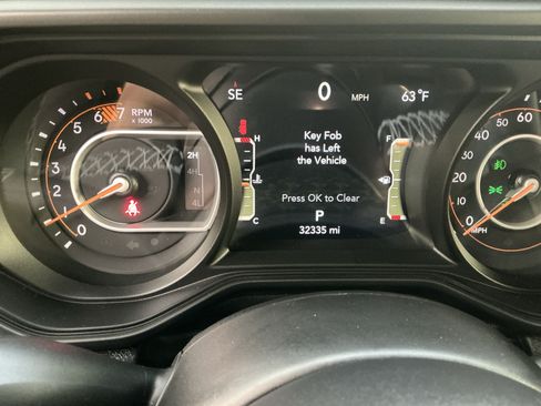 Used 2025 Jeep Wrangler Unlimited Rubicon w/ Convenience Group AWD/4WD image 15