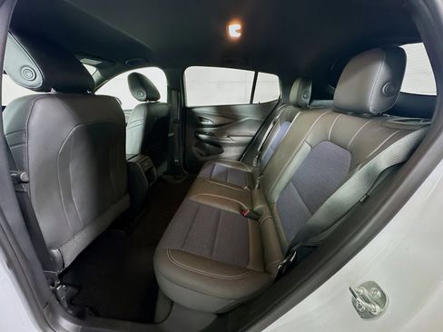 Used 2025 Buick Envista Preferred image 25