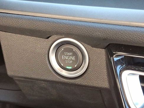 Used 2025 Chevrolet Traverse LT image 22