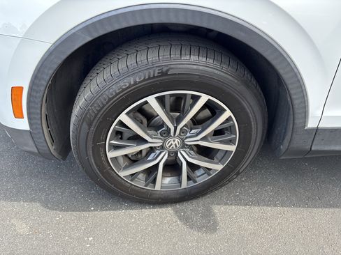 Used 2018 Volkswagen Tiguan SE image 38
