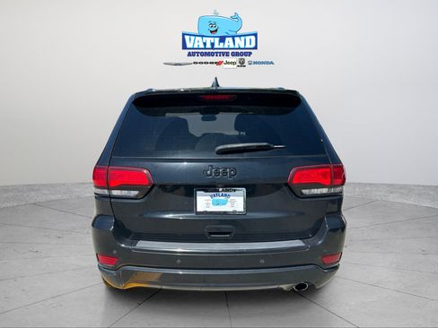 Used 2018 Jeep Grand Cherokee Altitude RWD image 4