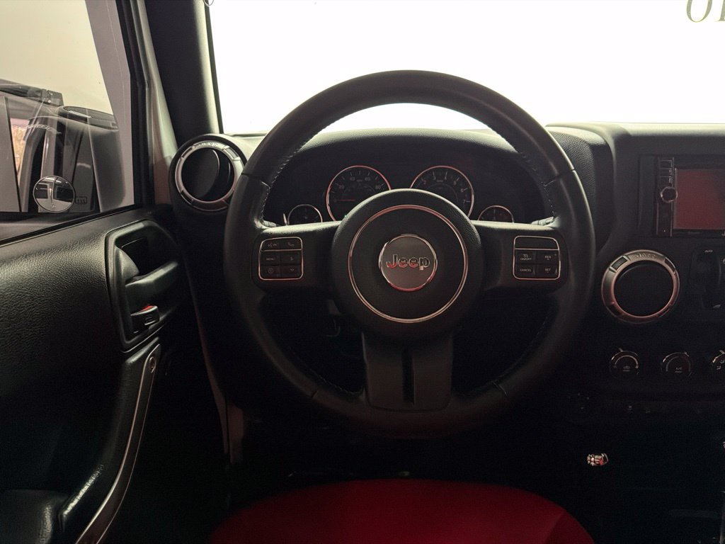 Used 2015 Jeep Wrangler Unlimited Sahara w/ Connectivity Group AWD/4WD image 24