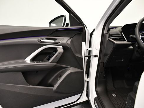 Used 2025 Audi Q5 Premium w/ Convenience Package image 31