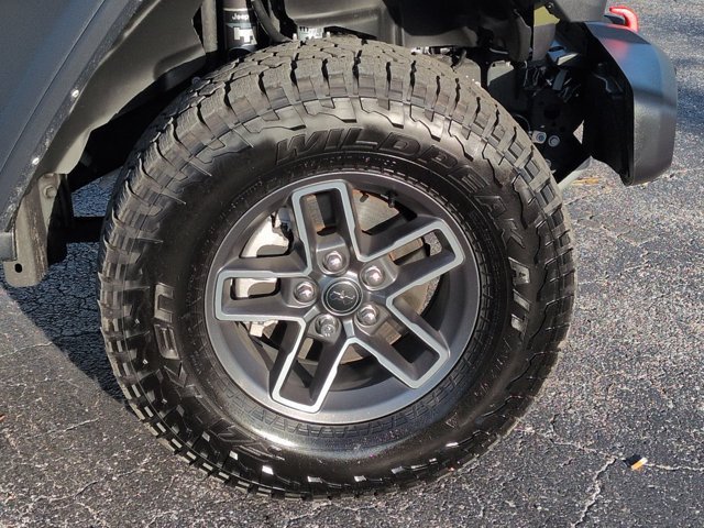 Used 2025 Jeep Gladiator Mojave w/ Convenience Group AWD/4WD image 10