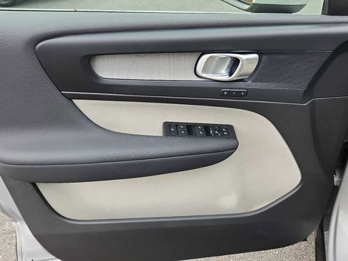 Certified 2023 Volvo XC40 B5 Plus w/ Protection Package Premier image 12