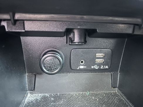 Used 2019 Subaru Outback 2.5i Premium w/ Popular Package #2 AWD/4WD image 32