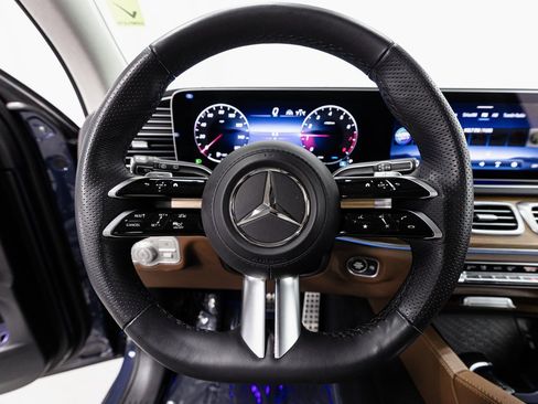 Used 2025 Mercedes-Benz GLS 580 4MATIC image 12