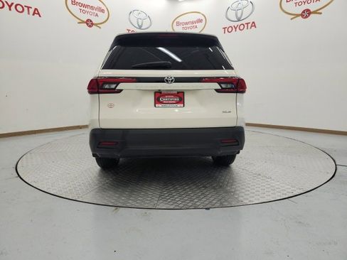 Certified 2024 Toyota Grand Highlander XLE image 7