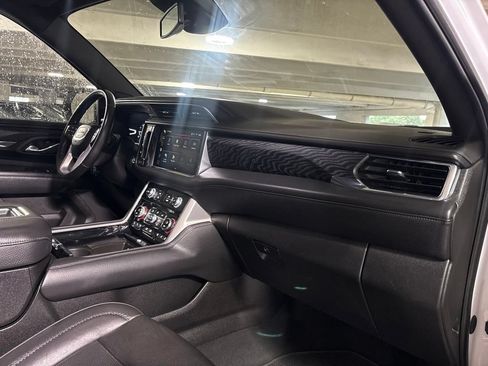 Used 2024 GMC Yukon Denali RWD image 15