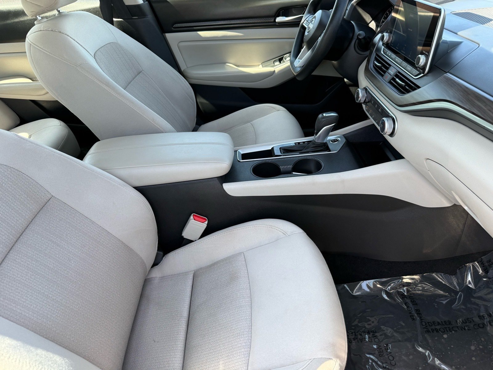 Used 2025 Nissan Altima 2.5 SV FWD image 31