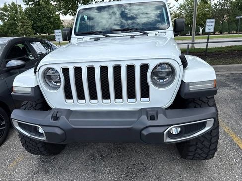 Used 2018 Jeep Wrangler Unlimited Sahara AWD/4WD image 18