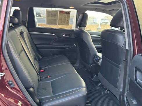 Used 2018 Toyota Highlander Limited image 11