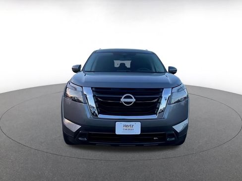 Used 2025 Nissan Pathfinder SV image 4