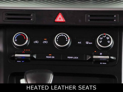 Used 2024 Kia Carnival LX image 20