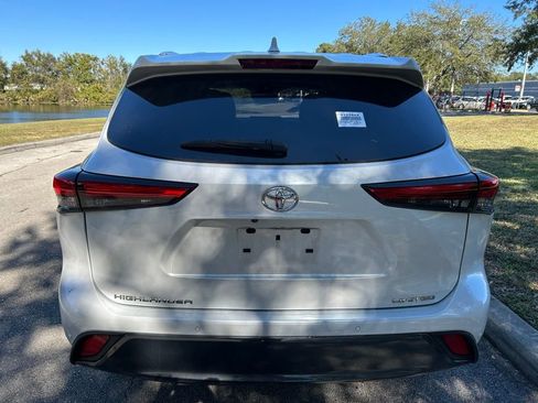 Used 2022 Toyota Highlander Limited image 4