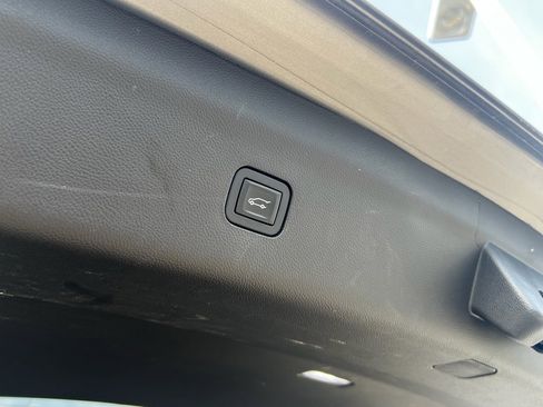 Used 2018 Buick Enclave Essence image 21